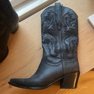 Jeffrey Campbell Dagget cowboy boots in black washed size 9